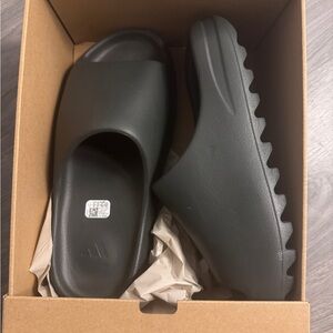 New Slate Gray Yeezy Slides Men’s Size 12